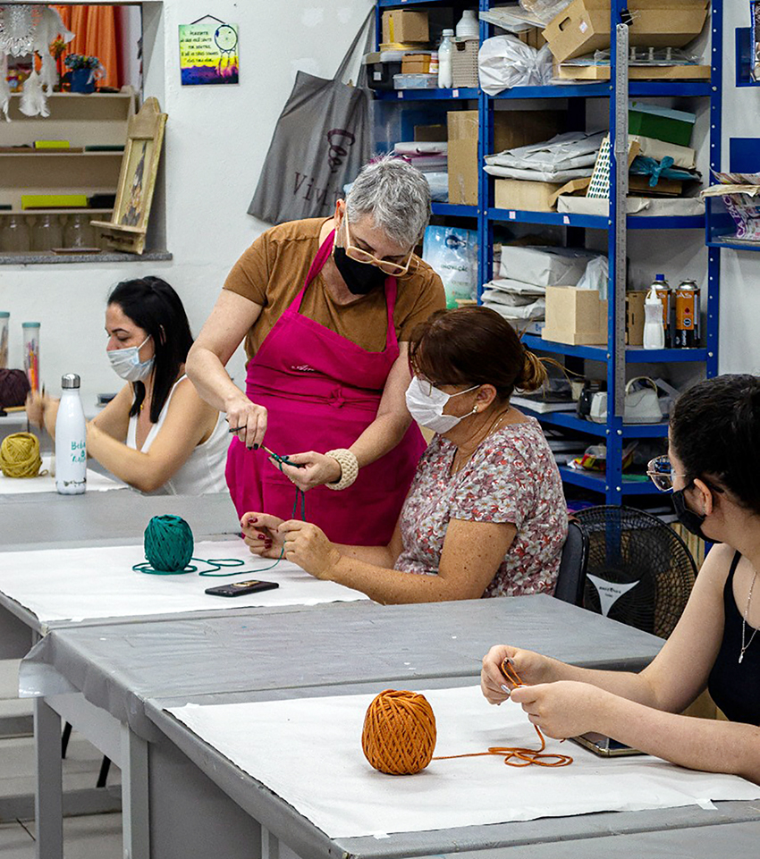 O crochê moderno foi um dos cursos do projeto Fazer Manual, apoiado pela Unimed Poços 